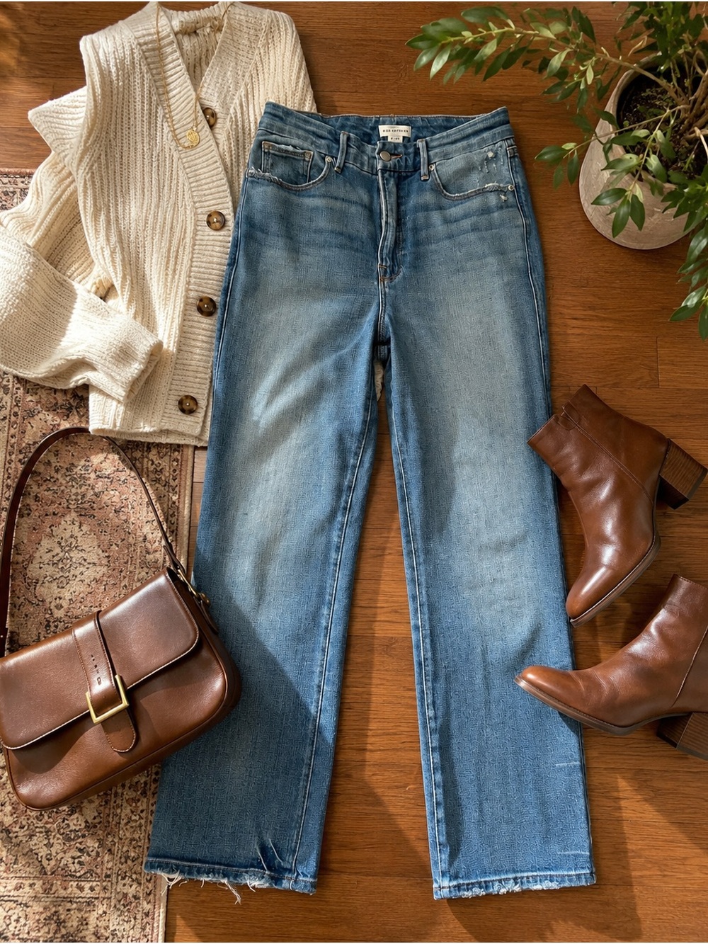 Good American Curve Straight Leg Jeans in Medium Blue Wash
